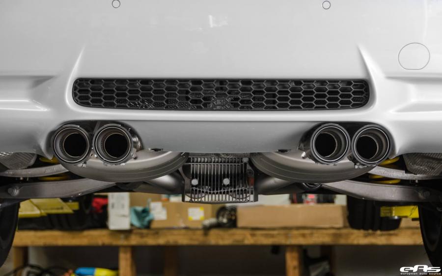 Детали экстерьера BMW M3 Coupe in Mineral White by EAS 2016 года  (фото 23 из 27)